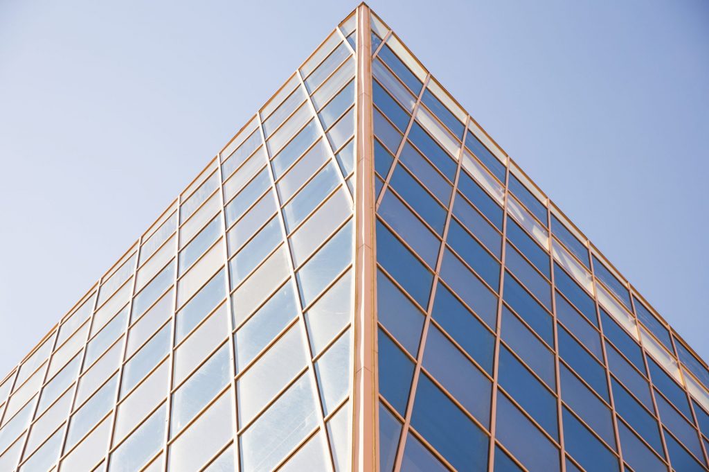 contemporary-building-exterior-against-blue-sky-in-the-daylight